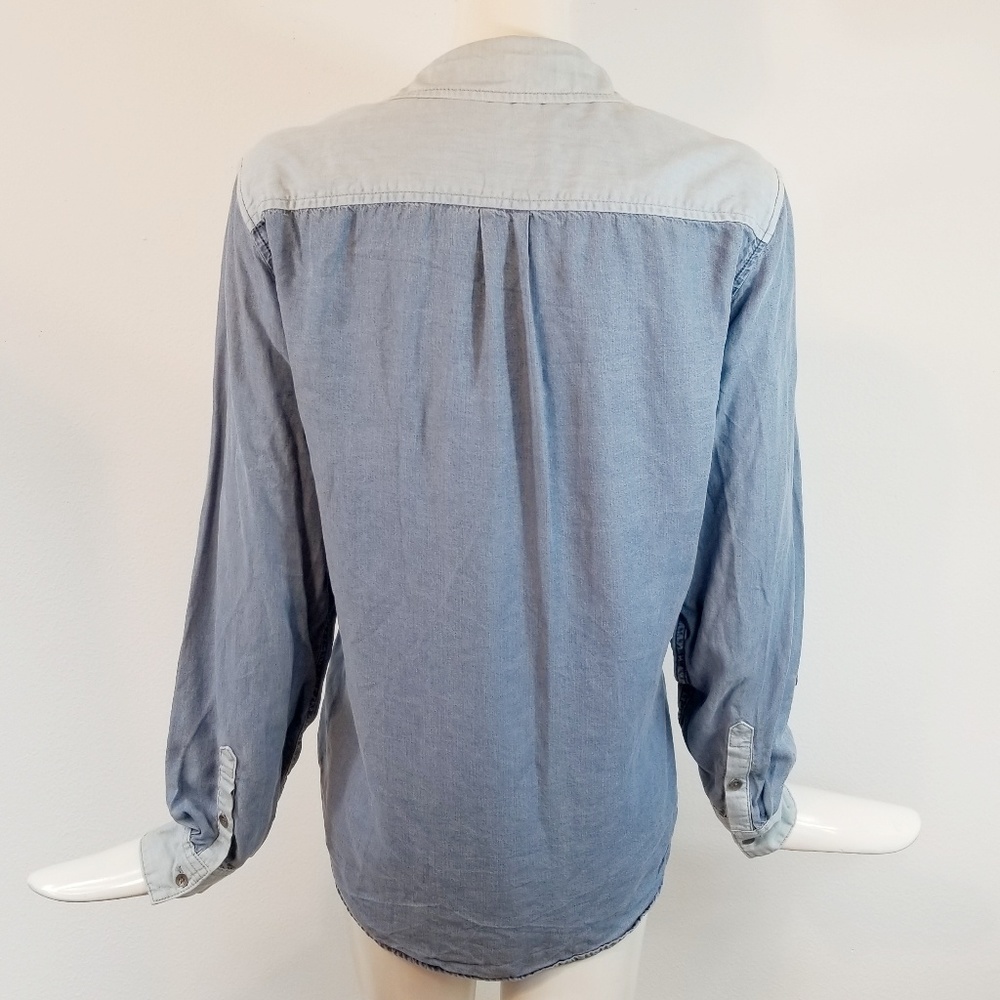 Two By Vince Camuto Chambray Button Down Blouse M - image 4